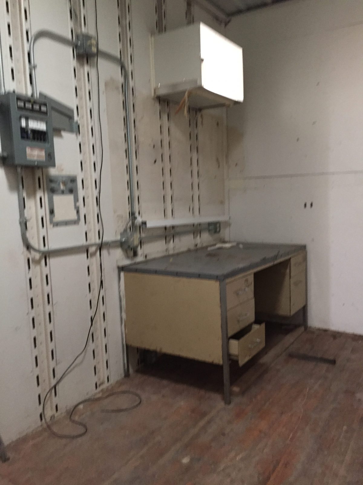 Used Semi-Trailer Vans - Image 2
